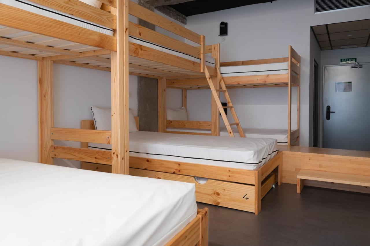 Ekoos Hostel, Eko